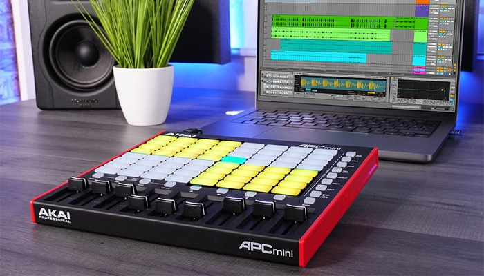 AKAI PRO APC Mini 2