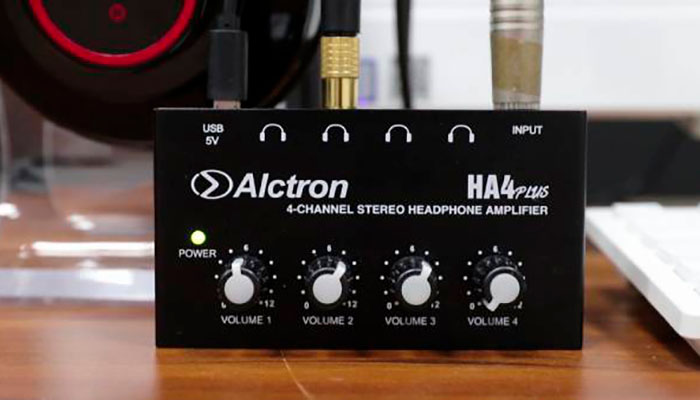 Alctron HA4 PLUS — усилитель для наушников.