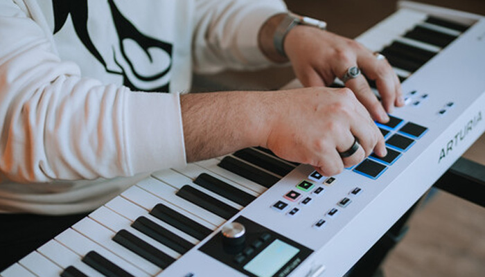 Вместе с Analog Lab