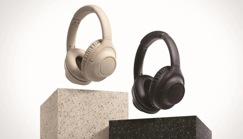 Модель доступна в двух универсальных цветах ATH-S300BT 