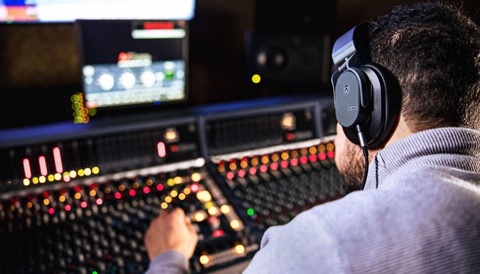 Цельнометаллические шарниры и оголовье для максимальной прочности