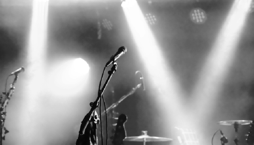 Универсальность и совместимость EUROLIVE B1520 PRO 