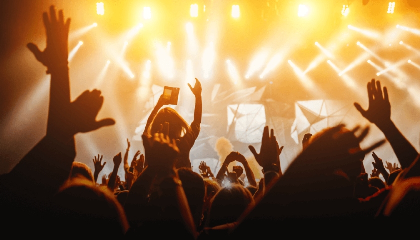 Звук, который впечатляет EUROLIVE B1520 PRO 