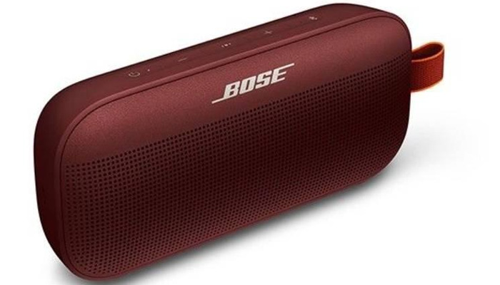Корпус Bose SoundLink Flex противостоит ударам и падениям