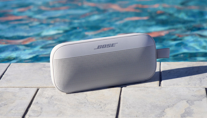 Корпус Bose SoundLink Flex противостоит ударам и падениям