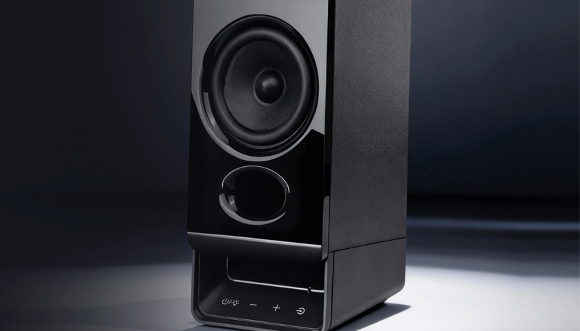 Имеется вход AUX