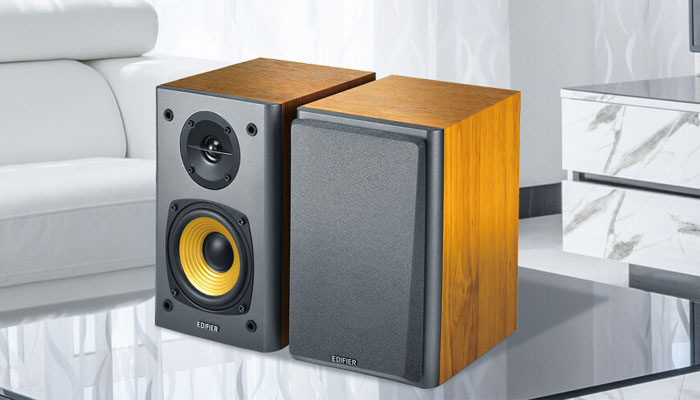 Заполняющий комнату звук