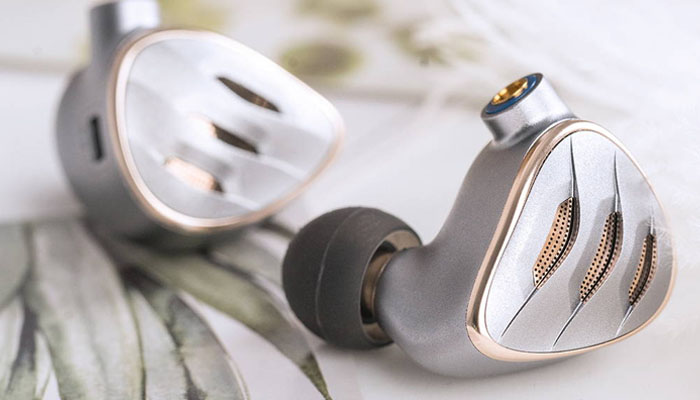 Полуоткрытая конструкция