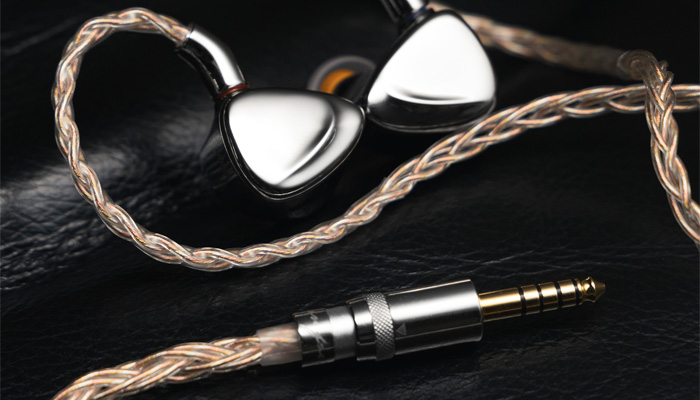 Кабель из сплава золота, серебра и меди. 8 проводником общим числом в 360 жил