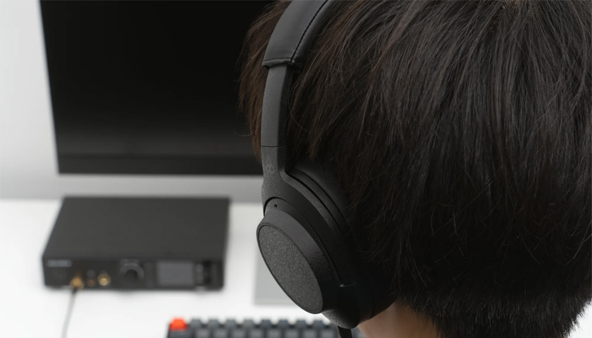 Проводное подключение делает воспроизведение музыки еще более комфортным