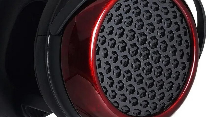 Корпус из твердого клена, покрытый лаком традиционного японского ремесла “Уруши”