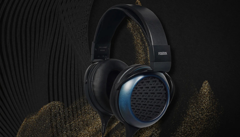 Корпус из твердого клена отделан традиционным японским методом окрашивания "Айзоме".