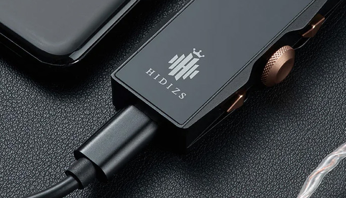 Физические кнопки для регулировки громкости и выбор цифровых фильтров