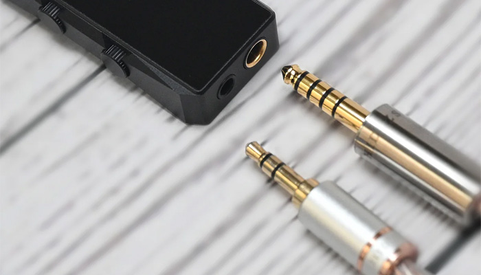 Двойные выходные интерфейсы 4,4 мм/3,5 мм