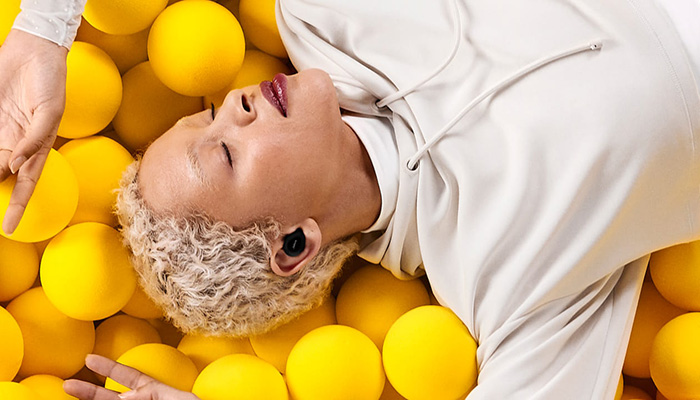 Jabra Elite 10 — наушники с комфортной посадкой.