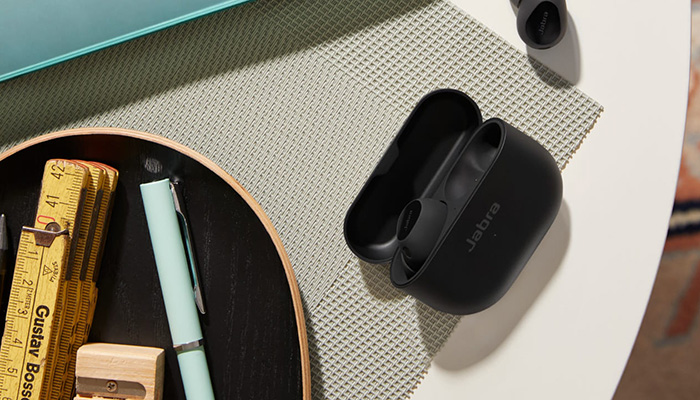 Jabra Elite 10 — полуоткрытые беспроводные TWS наушники.