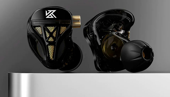 KZ DQS — полуоткрытые внутриканальные наушники.