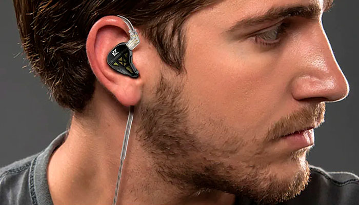 KZ DQS — наушники с полуоткрытым акустическим оформлением.