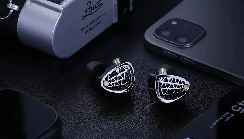 Профессиональный дизайн и улучшенная вентиляция для превосходного звучания