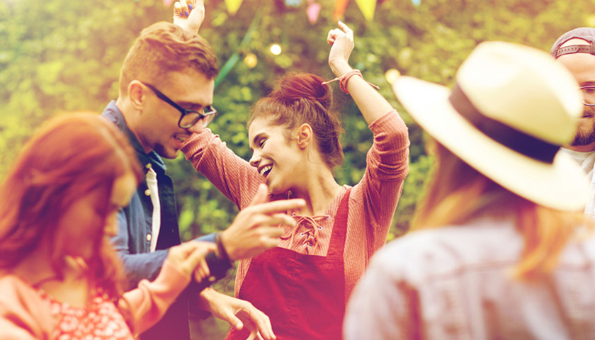 Дайте волю мощному, наполняющему комнату звуку