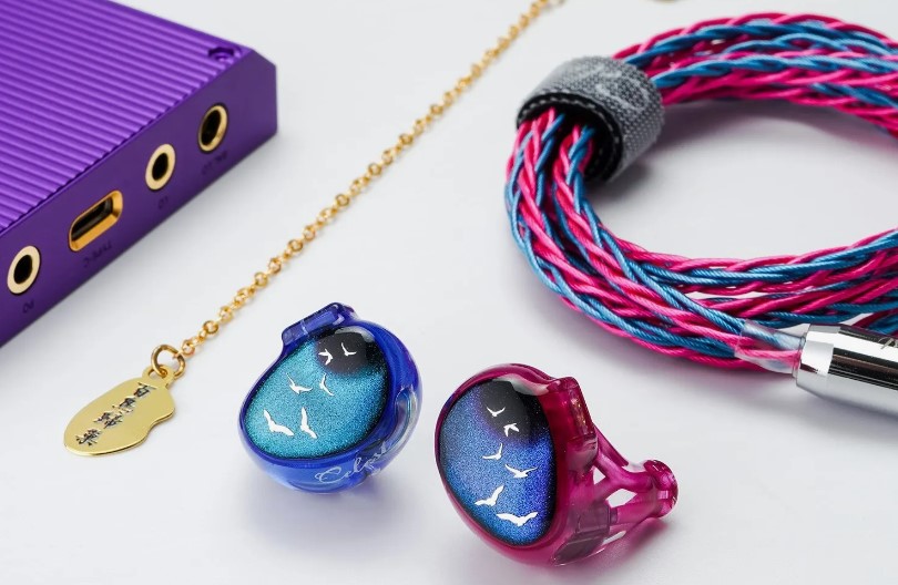 Celest Phoenixcall - внутриканальные наушники.