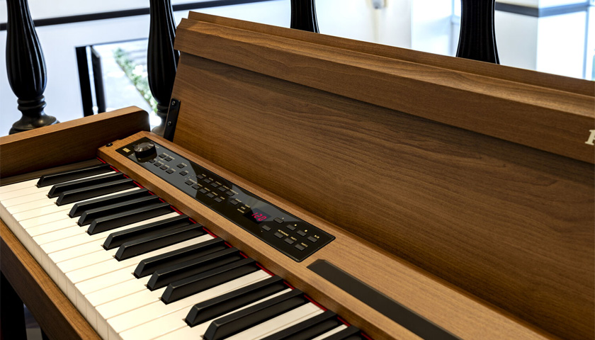 Совместимый с полудемпфером, тремя педалями в стандартной комплектации