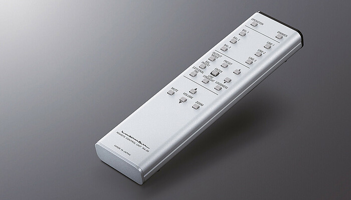 Множество функций и простой в управлении пульт дистанционного управления
