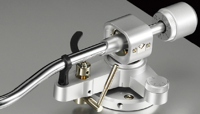 Новый тонарм с опорой на режущую кромку