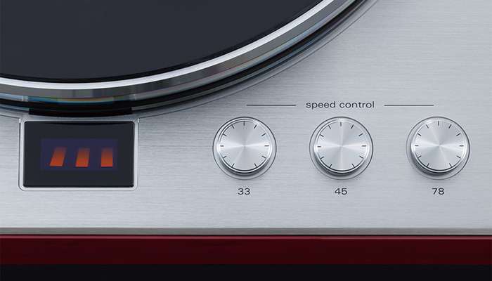 Три скорости вращения на выбор с регулировкой высоты тона и стробоскопическим индикатором