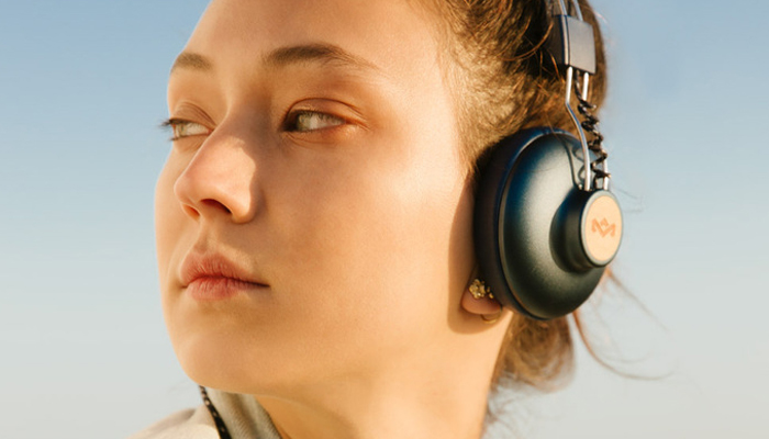 Наушники оснащены 40-миллиметровыми динамиками