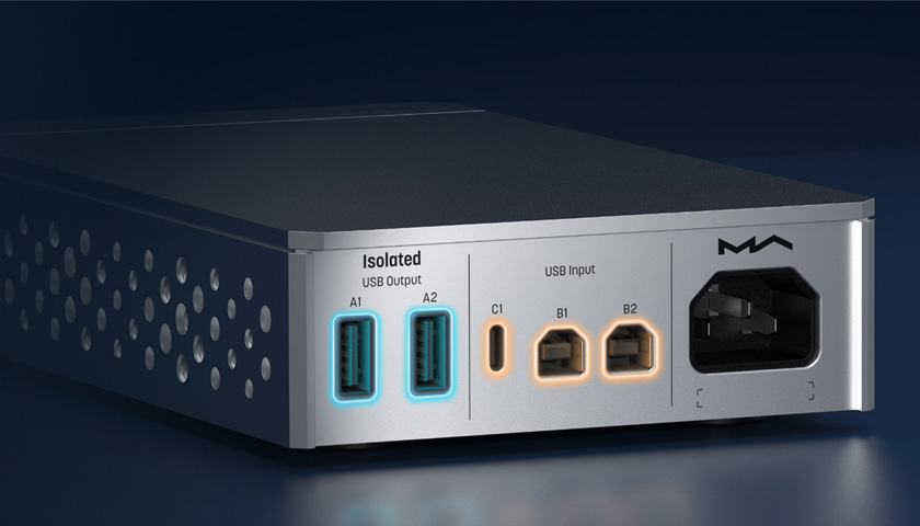 Для источников предусмотрены три USB-входа: