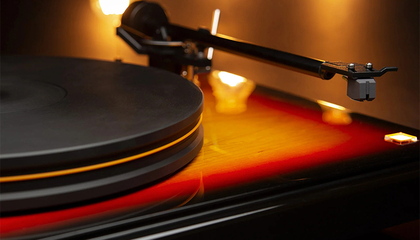 MoFi Fender Precision Deck проигрыватель