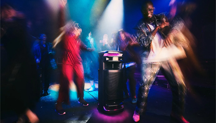 Фестивальная атмосфера благодаря подсветке с радиусом действия 360°