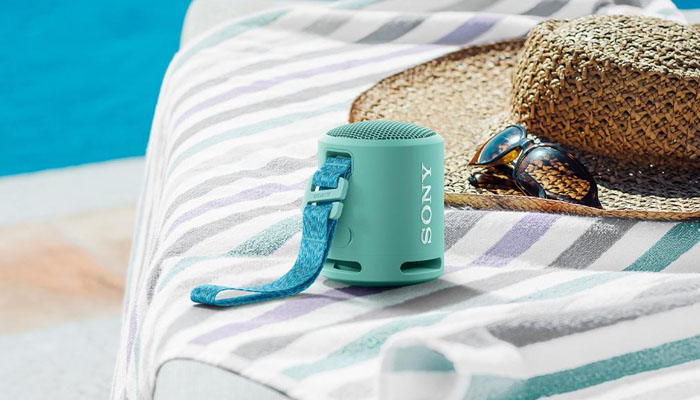 Sony SRS-XB13 способна обеспечить мощный и насыщенный звук