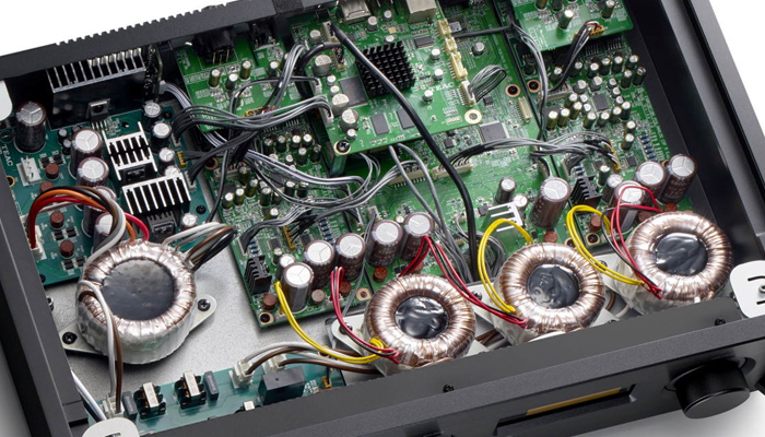 Четыре мощных тороидальных трансформатора