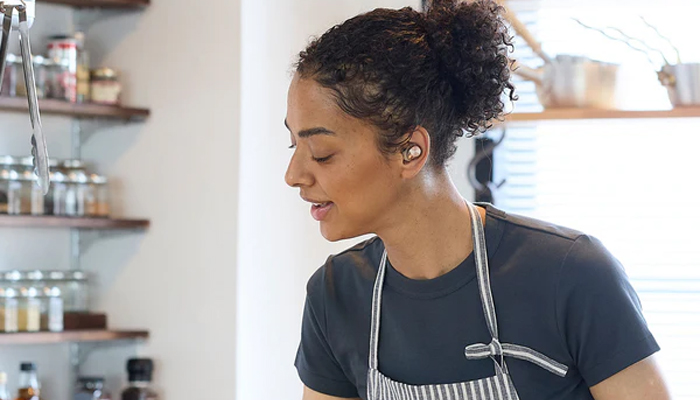 Удобное использование одного наушника