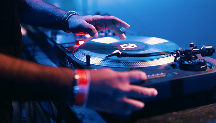 Прочный корпус и виброустойчивый амортизатор