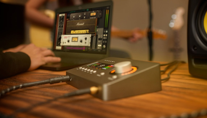 Технология Unison для потрясающей эмуляции микрофонных и гитарных предусилителей