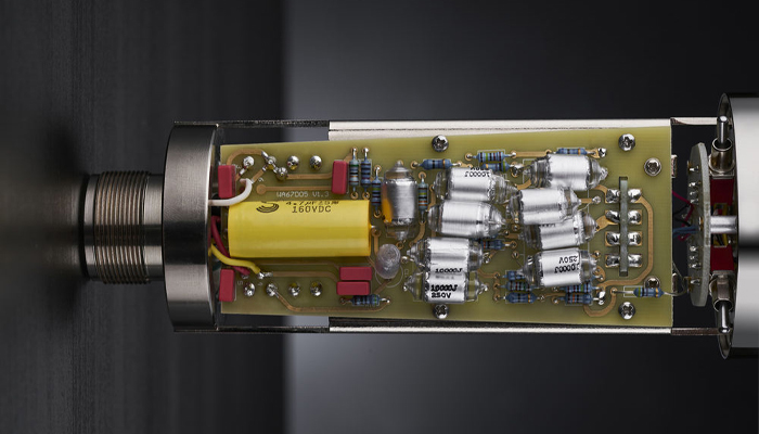 трансформатор с большим сердечником от Lundahl