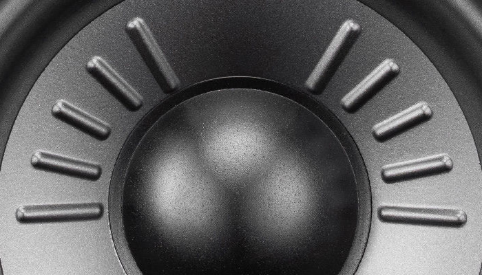 Klarity - новый материал конуса. Низкий уровень окрашивания звука