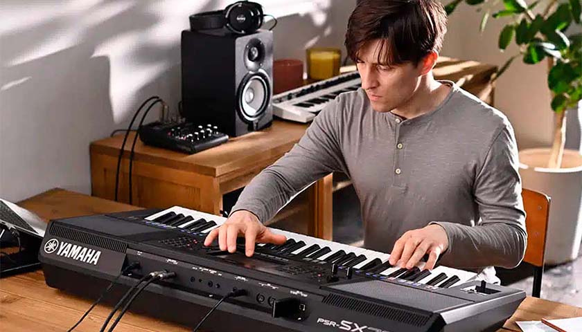 Yamaha PSR SX720 Black синтезатор для дома