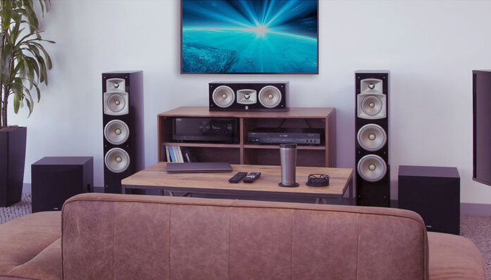 Dolby Atmos® с функцией синтеза виртуальных верхних каналов