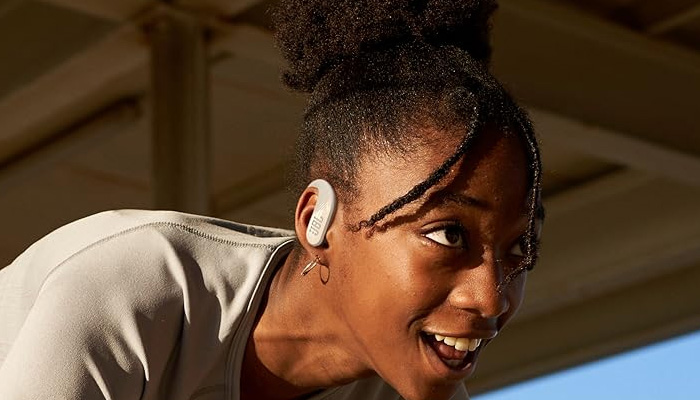 4 микрофона для четкой речи во время общения