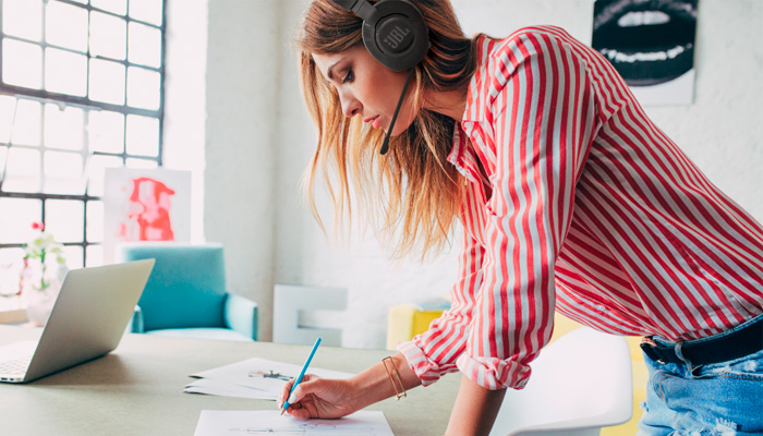 Съемный микрофон с акцентом на голосе и шумоподавлением