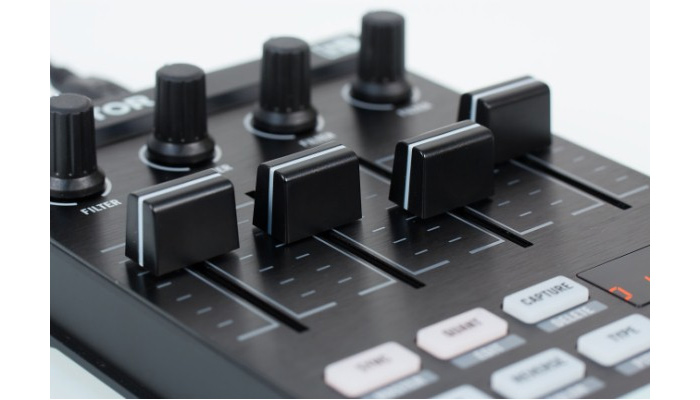 Native Instruments Traktor Kontrol F1