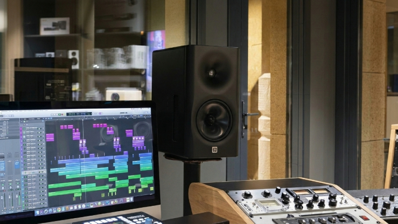Dutch & Dutch 8c Studio Speaker Black
