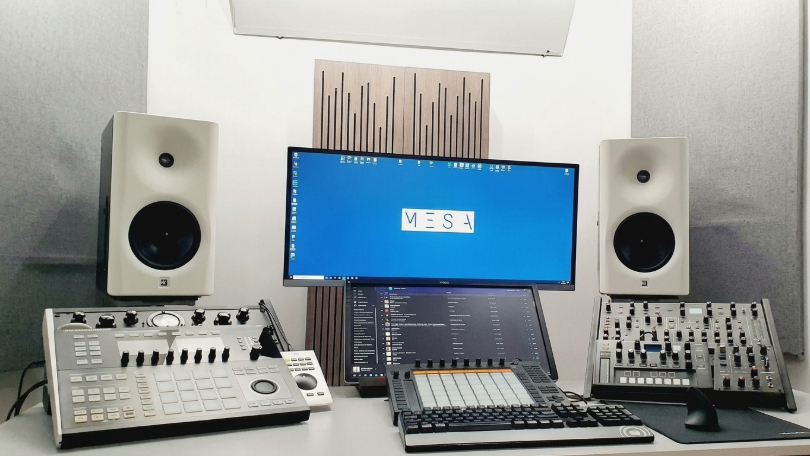 Dutch & Dutch 8c Speaker White & Black (1 шт)