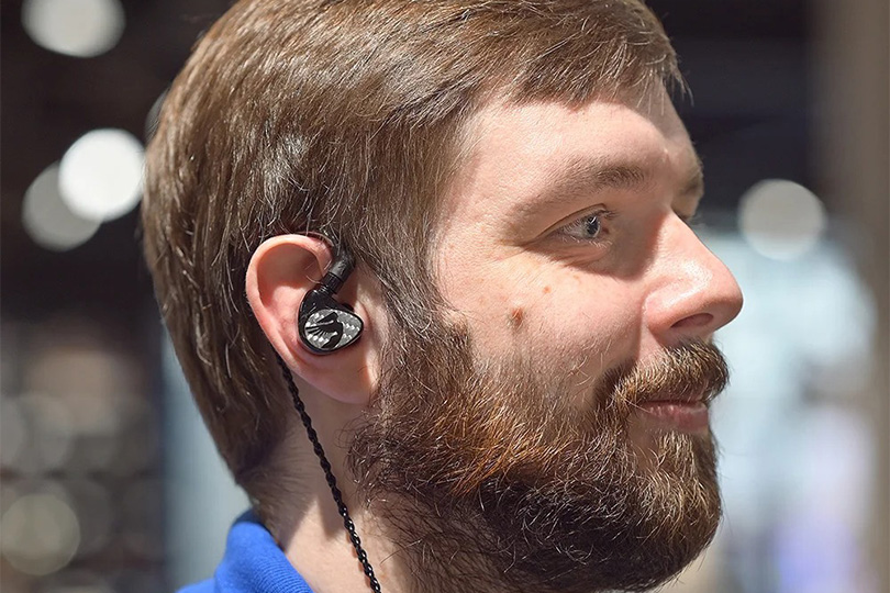 Техника ношения IEM-наушников