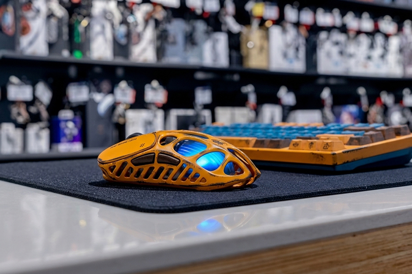 GravaStar Mercury X Yellow — яркий вариант с акцентом на стиль