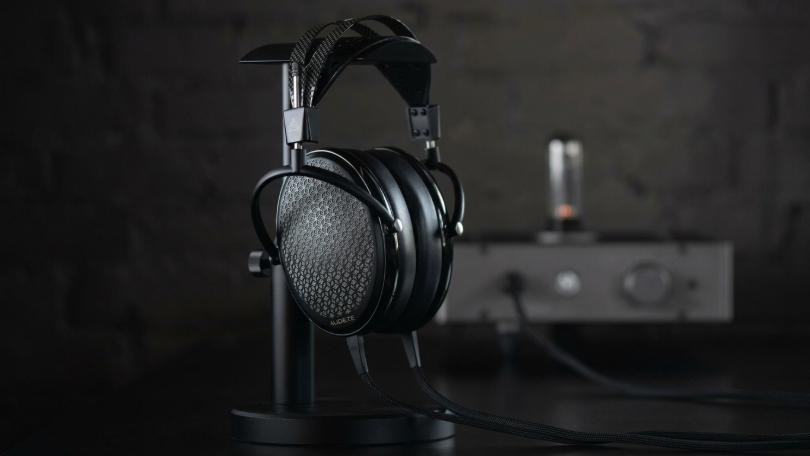 Audeze CRBN: электростат с плёнкой из нанотрубок